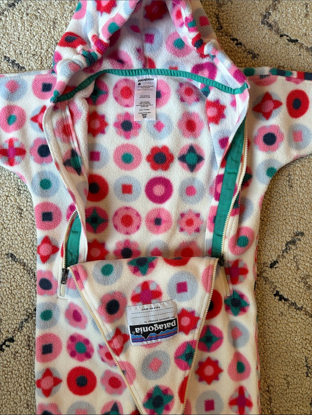 Patagonia Baby Fleece Bunting Suit 6M Pink Geo Print Hooded NWOT - Picture 2 of 3